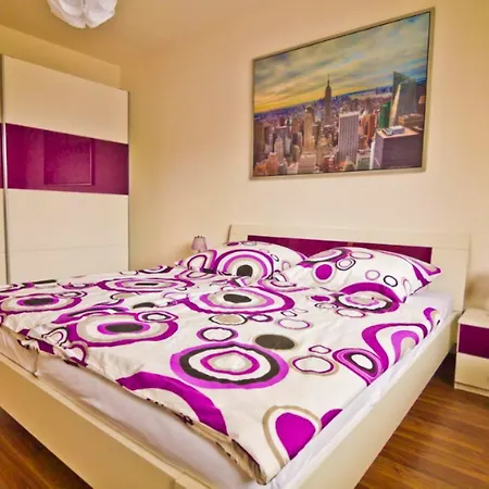 12 Ferienwohnung * Leipzig